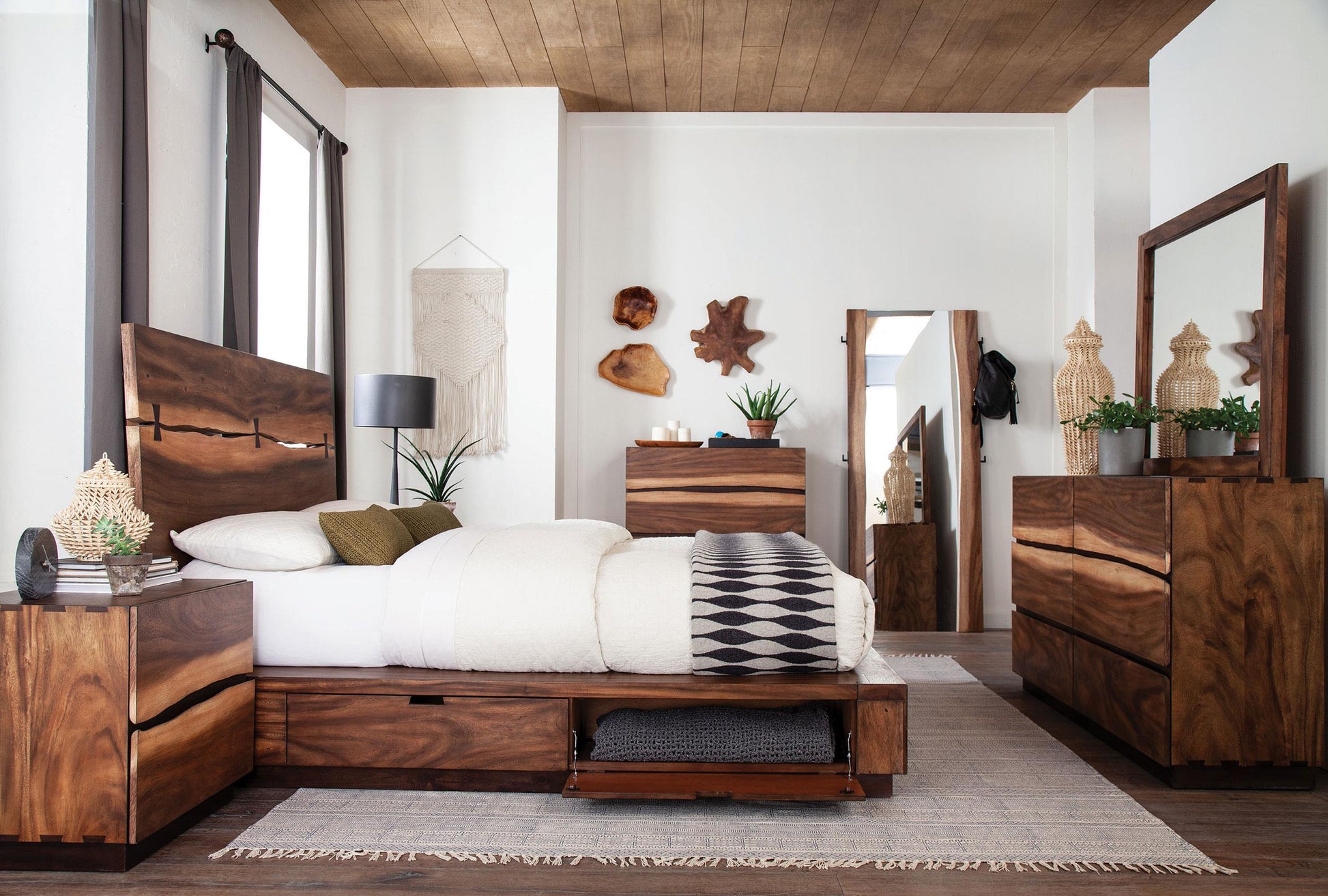 Winslow Eastern King Bed 5-Piece Set - Smokey Walnut / Coffee Bean