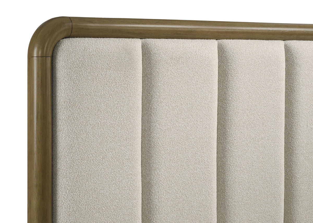 Amsbury Queen Bed in Nutmeg - Coaster Furniture