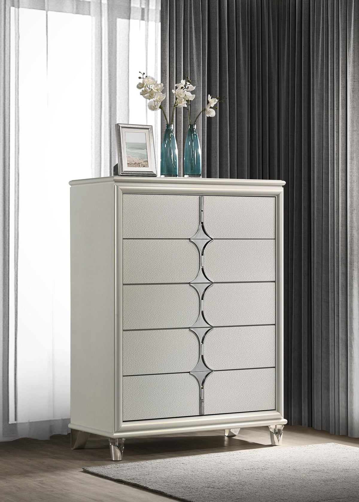 Olivia Chest in Pearl White - Coaster Furniture