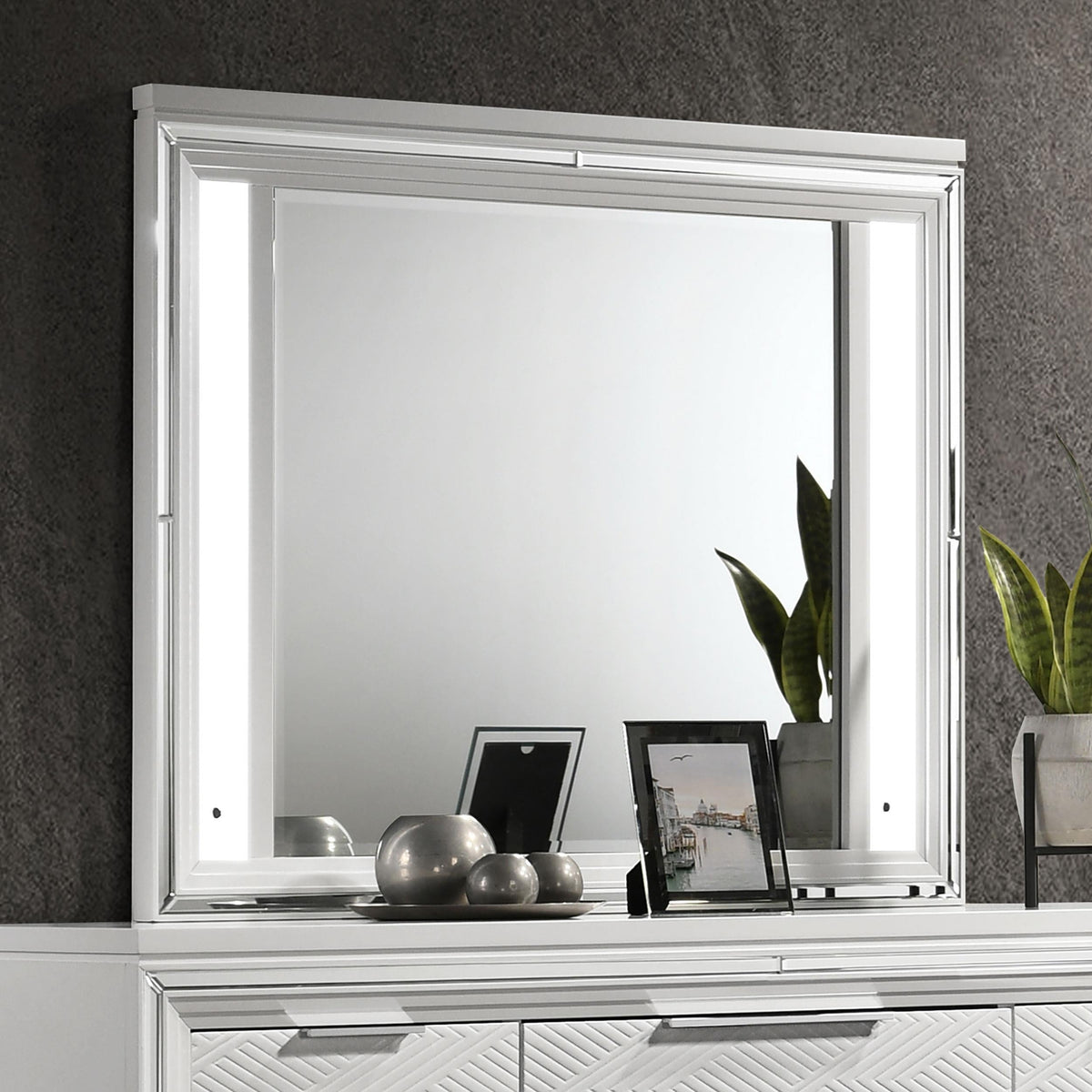 Marmore Dresser Mirror in White - Coaster Furniture