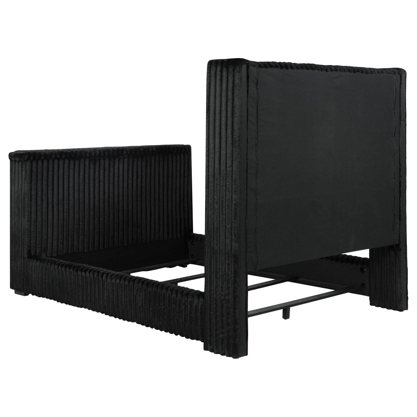 Centergrove Bed in Black