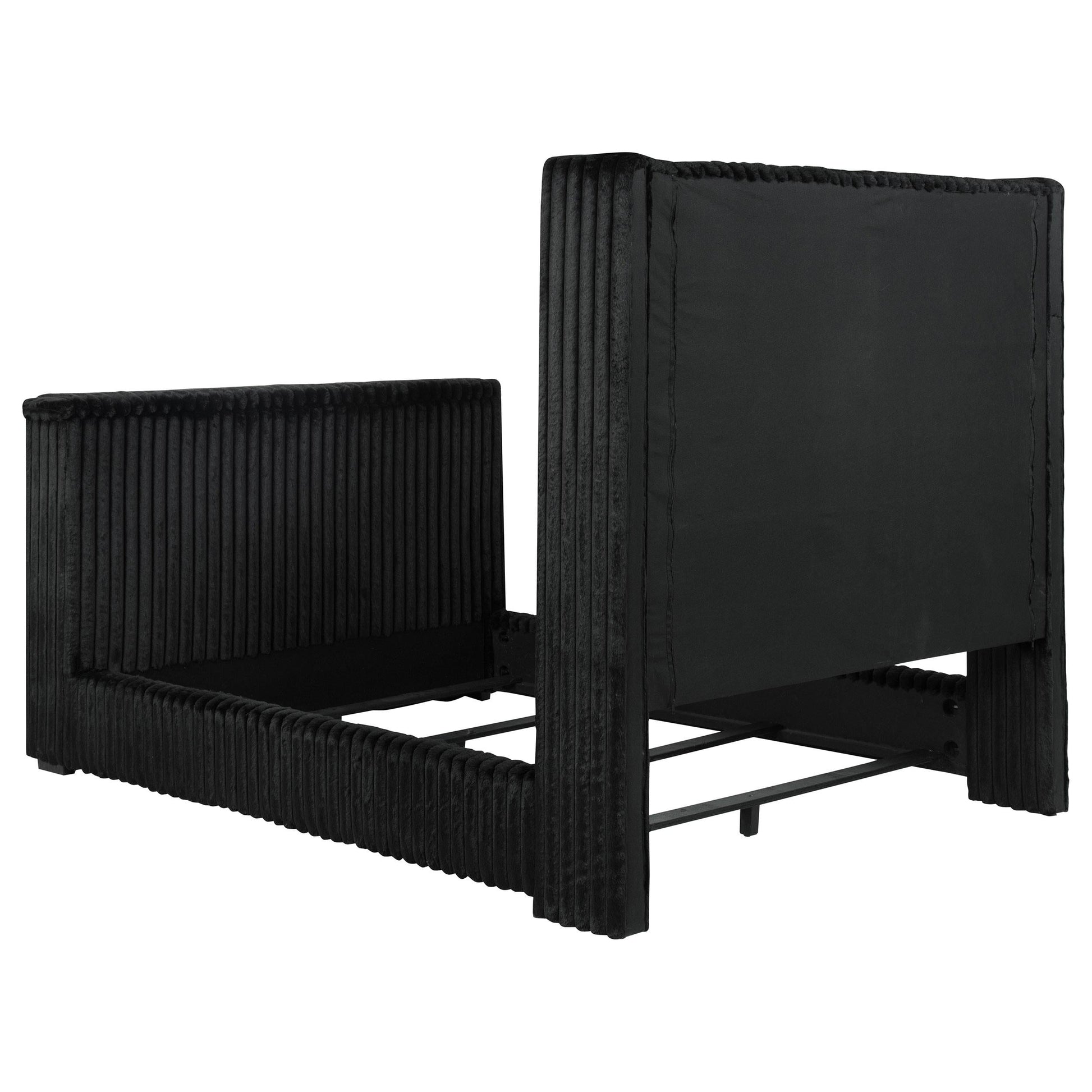 Centergrove Bed in Black