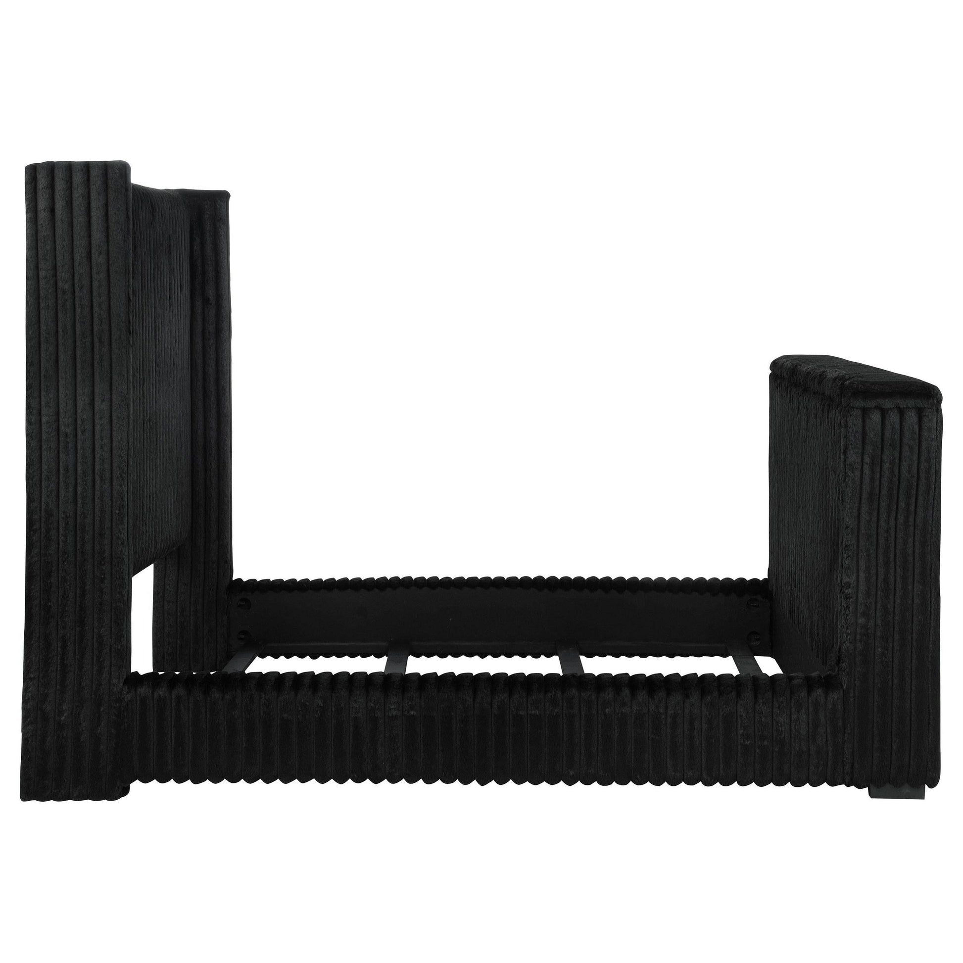 Centergrove Bed in Black