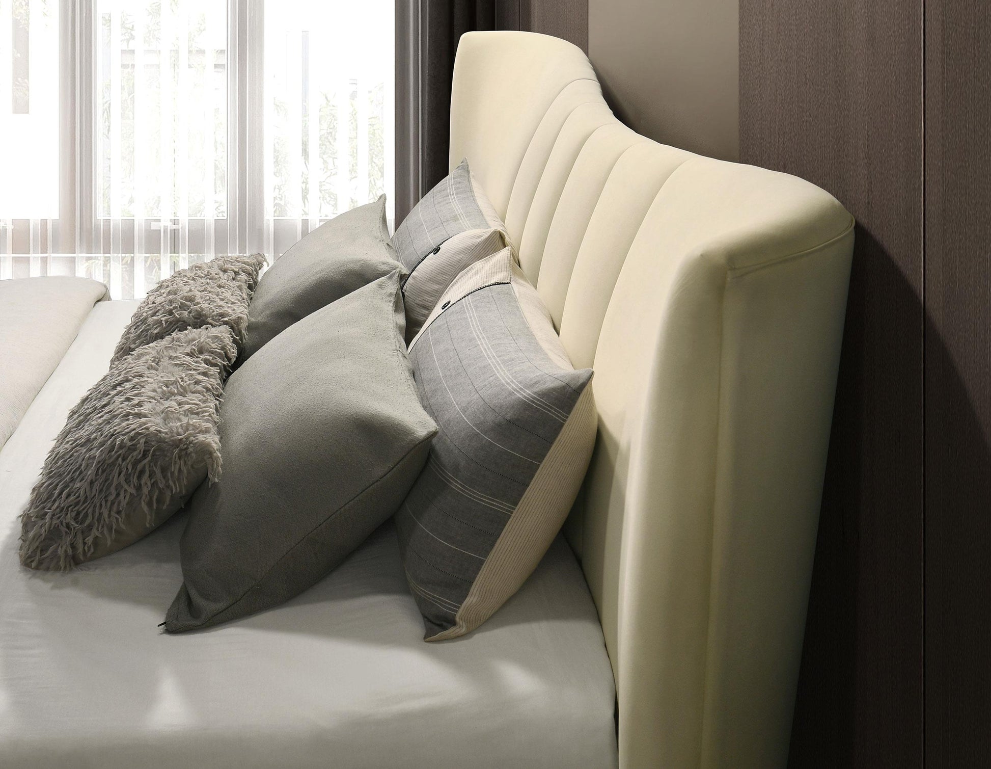 Evelyn Bed in Ivory