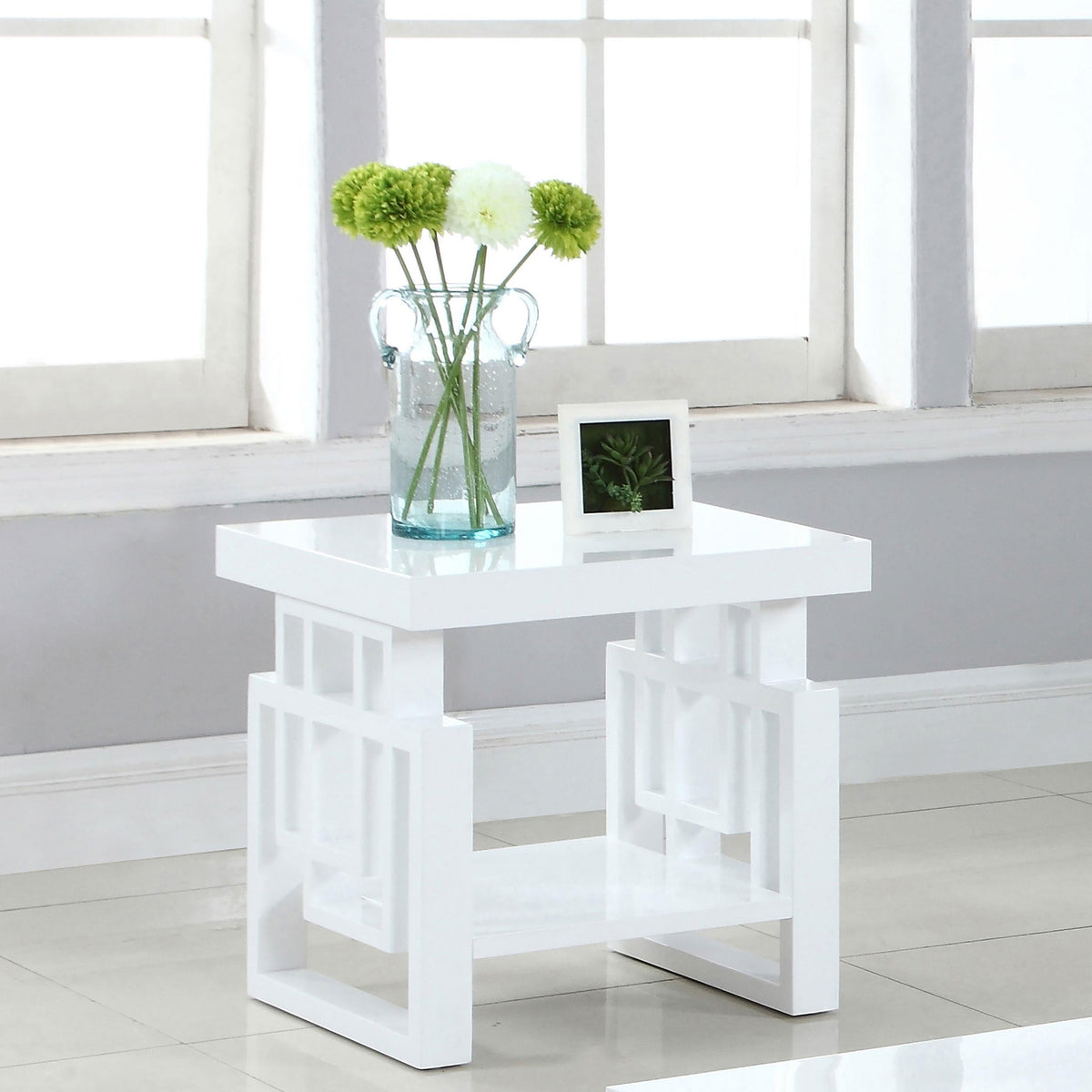 Schmitt End Table in White High Gloss - Coaster Furniture